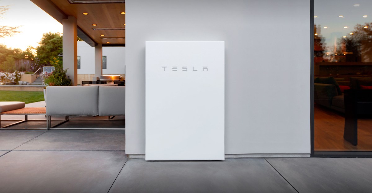 tesla-menarik-kembali-lebih-dari-10,000-baterai-powerwall-2-karena-risiko-terbakar