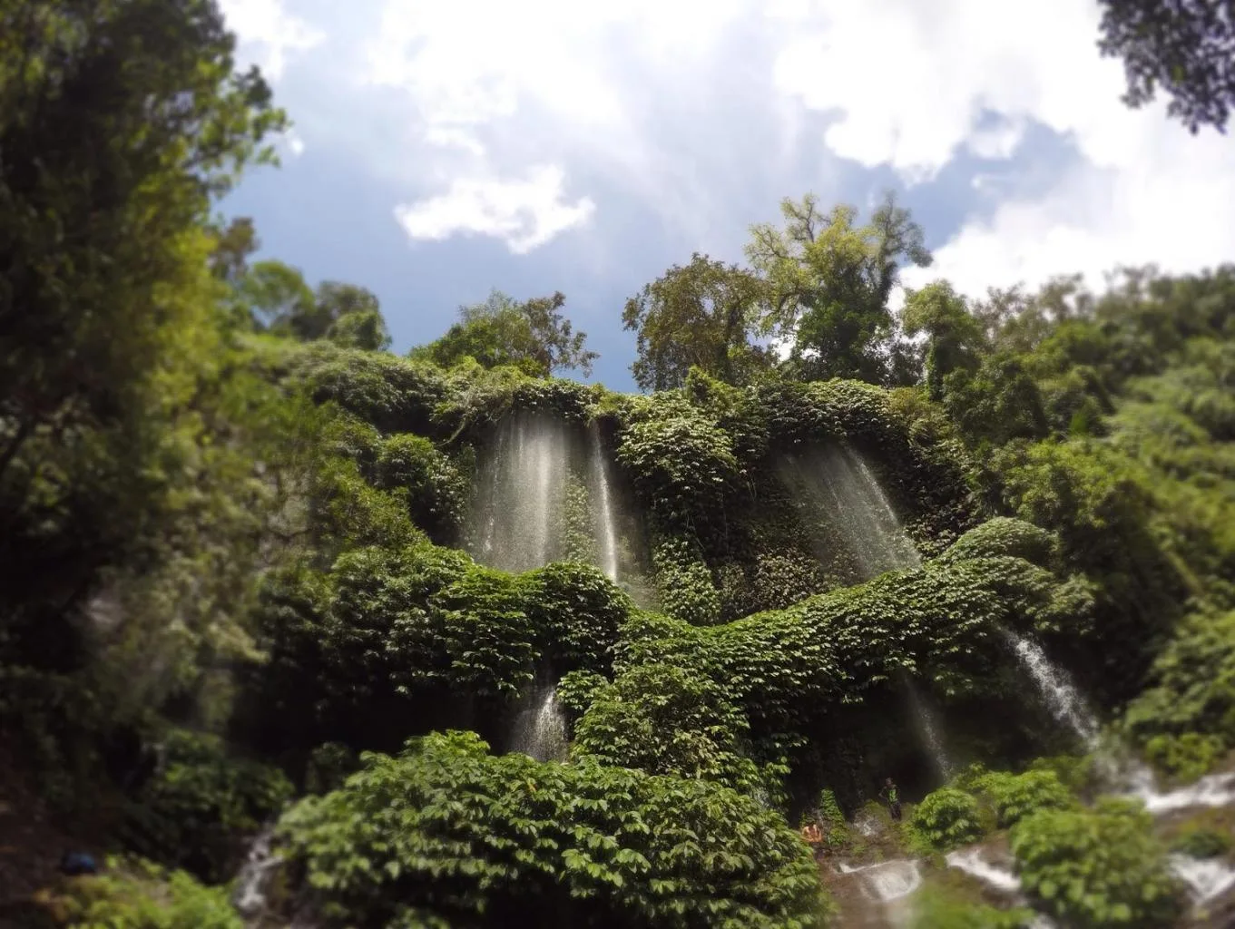 air-terjun-benang-kelambu,-surga-tersembunyi-di-kaki-rinjani