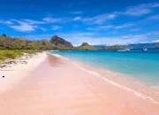 Cantiknya Pesona Pantai Pink Lombok
