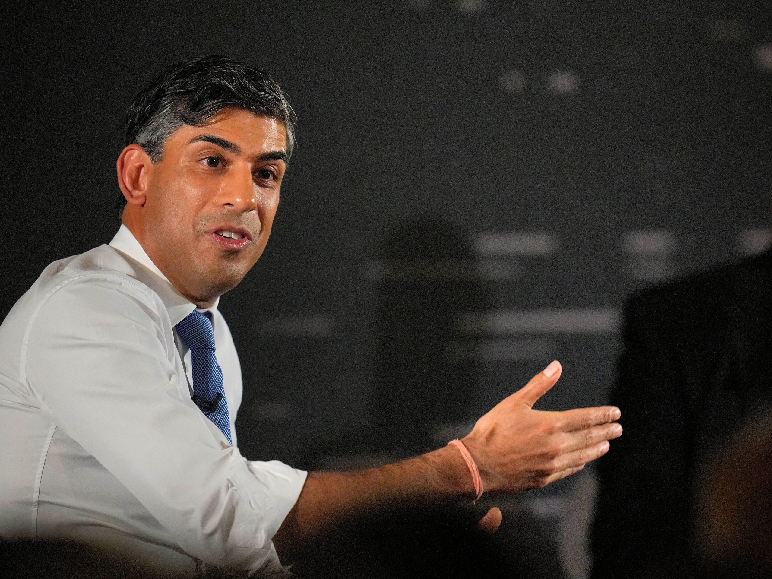 bagaimana-rishi-sunak-mempersiapkan-kedua-putrinya-yang-masih-remaja-untuk-memasuki-dunia-kerja-saat-perusahaan-menggantikan-pekerja-magang-dengan-ai