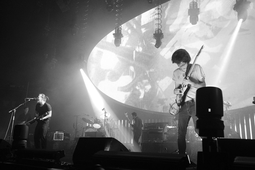 radiohead-membuat-epic-kembali-ke-inggris-dengan-hits-terhebat-di-london:-momen-terbaik