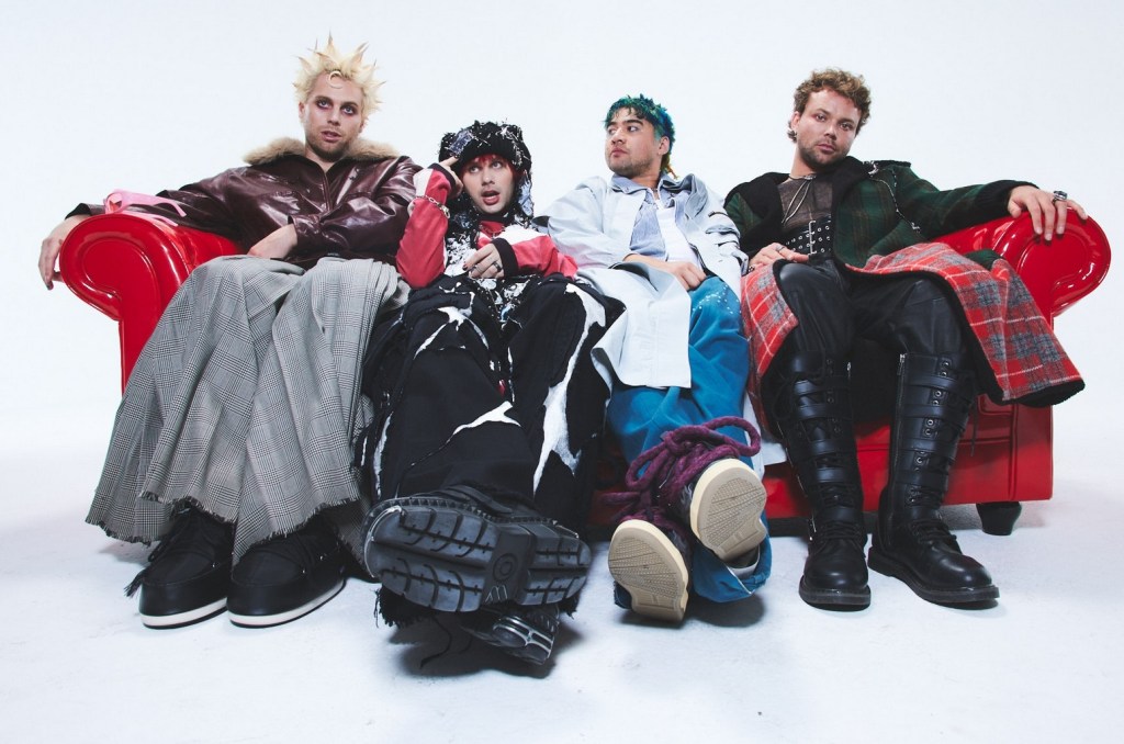 ‘semua-orang-adalah-bintang’-5-seconds-of-summer-meningkat-ke-no.-1-di-uk-albums-chart