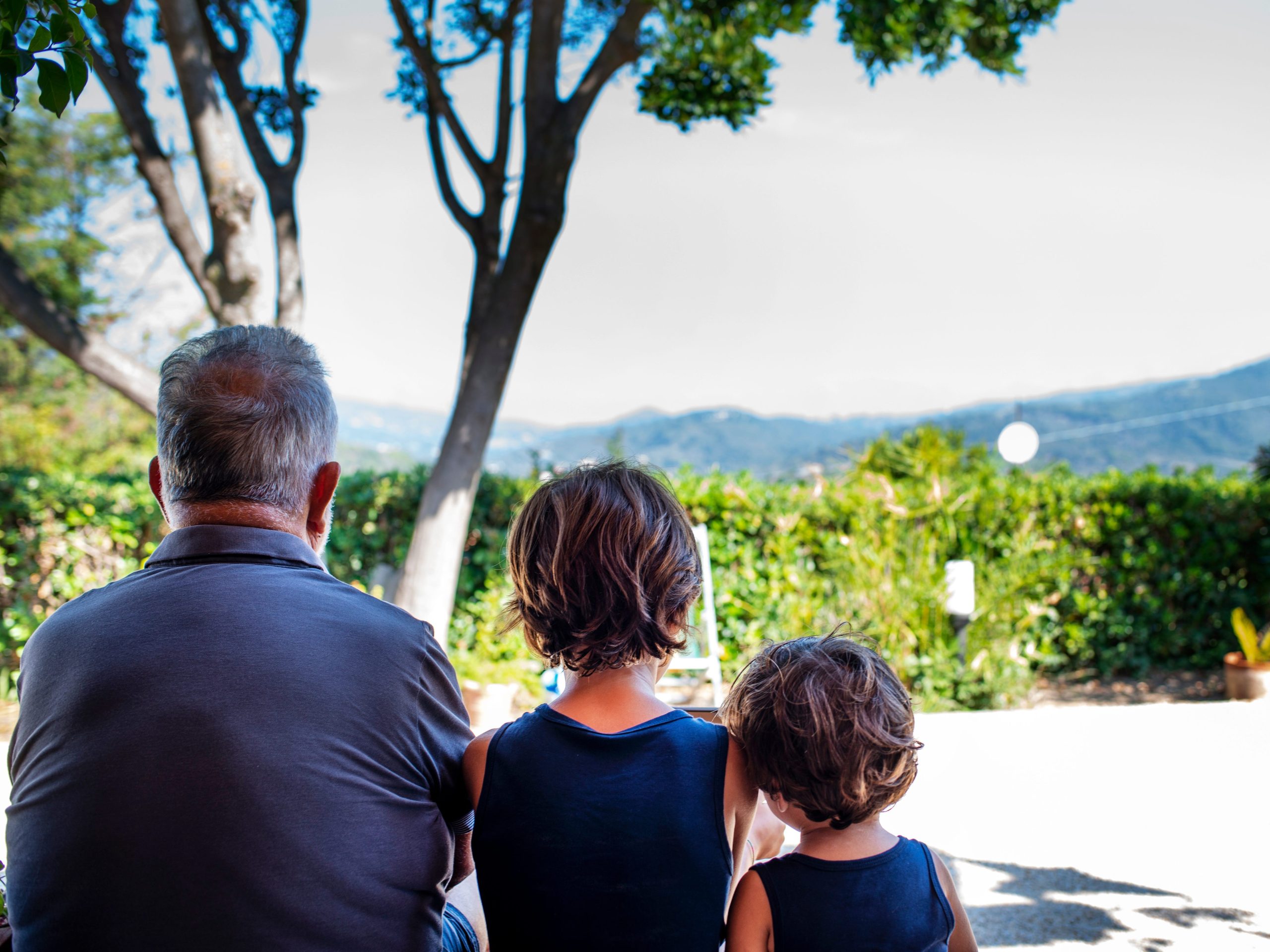 kami-tinggal-16-jam-dari-mertua-saya-anak-anak-saya-memiliki-hubungan-dekat-dengan-kakek-dan-neneknya,-meski-jarang-bertemu-dengan-mereka.