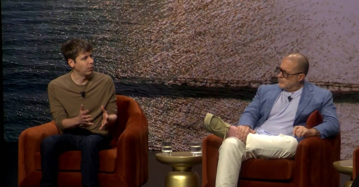 jony-ive-dan-sam-altman-mengatakan-mereka-akhirnya-memiliki-prototipe-perangkat-keras-ai