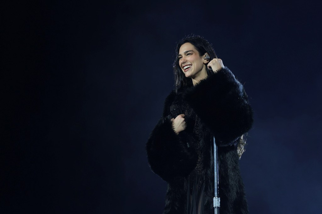 tonton-semua-cover-klasik-spanyol-&-portugis-dua-lipa-dari-tur-amerika-latin-&-spanyolnya
