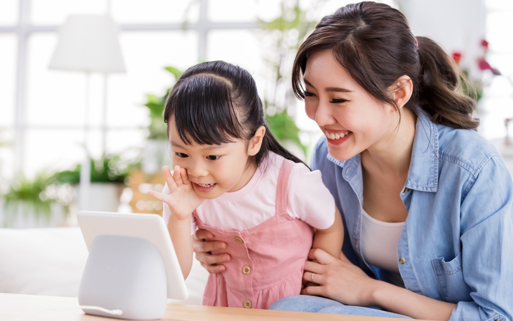 5-cara-bijak-membimbing-anak-berinteraksi-dengan-teknologi-ai