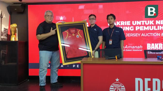 persija-lelang-jersey-bersejarah-untuk-bantu-korban-banjir-dan-longsor