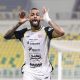 jumat-berbagi,-penggawa-persija-maxwell-souza-aksi-amal-di-kampung-halamannya-brasil