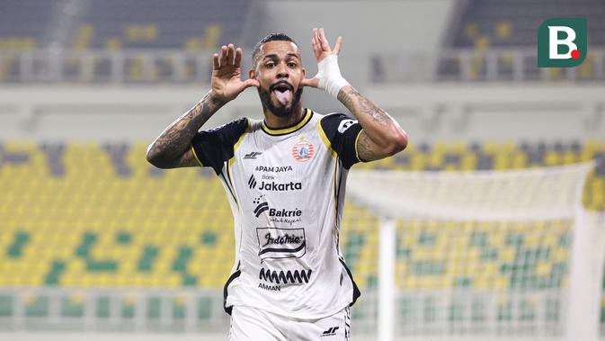 jumat-berbagi,-penggawa-persija-maxwell-souza-aksi-amal-di-kampung-halamannya-brasil