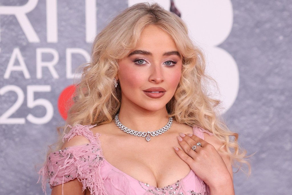 gedung-putih-diam-diam-menghapus-video-ice-setelah-serangan-balik-sabrina-carpenter