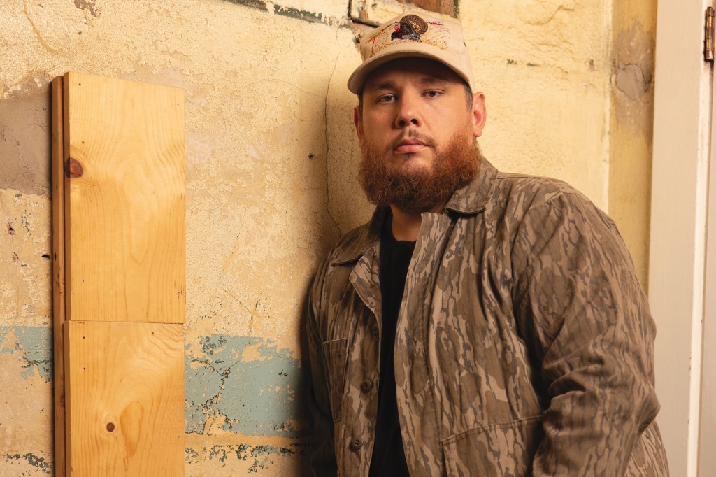 6-lagu-country-baru-yang-wajib-didengar:-luke-combs,-laci-kaye-booth,-pecos-&-the-rooftops