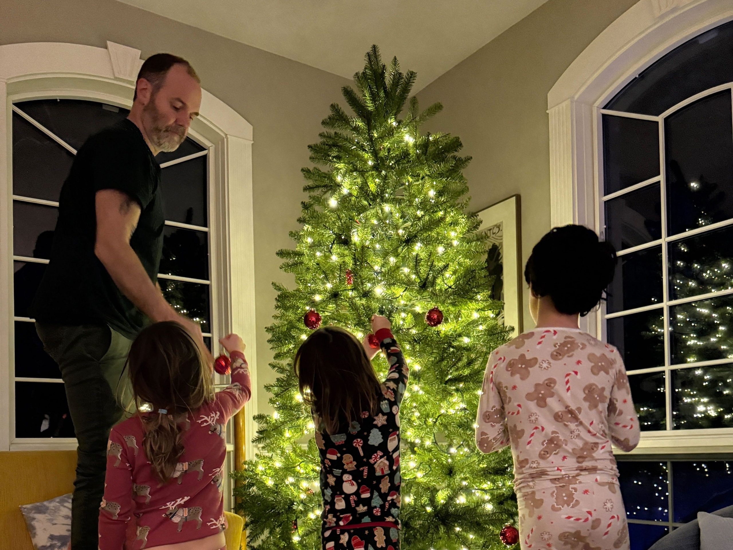 suami-saya-menangani-100%-keajaiban-liburan,-dan-saya-membeli-hadiahnya-dia-mempunyai-pekerjaan-yang-jauh-lebih-sulit.