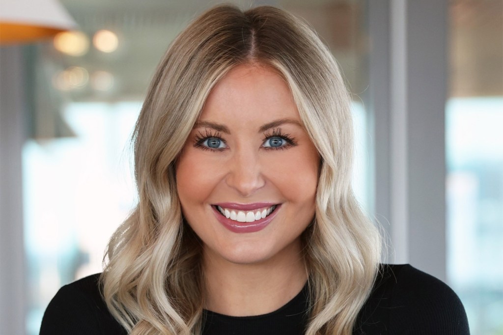 “caroline-fields-akan-memimpin-kantor-2pm-sharp-nashville”.