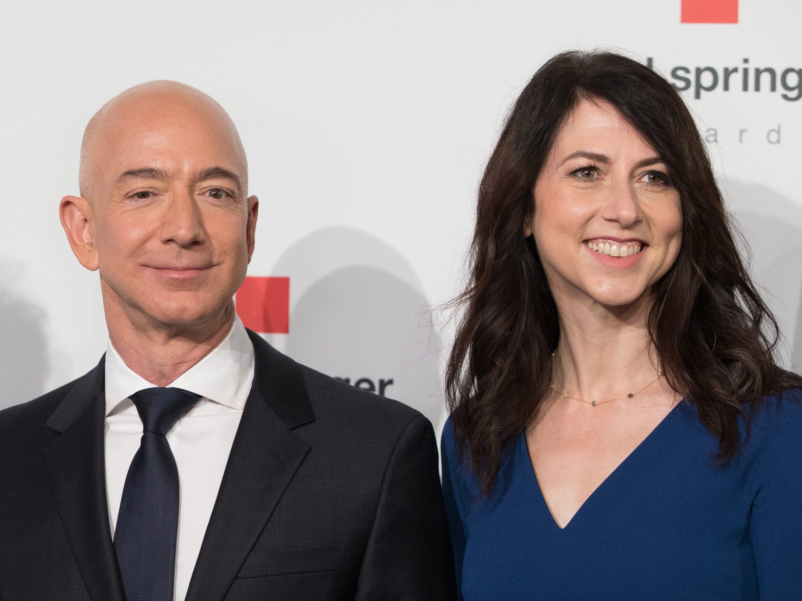 temui-mackenzie-scott,-yang-telah-‘merevolusi-filantropi’-dan-menyumbangkan-setidaknya-$26-miliar-sejak-menceraikan-jeff-bezos