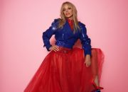 Kylie Minogue Berharap Anda Selamat ‘Natal Lateks’ Dengan Rilis Ulang Liburannya