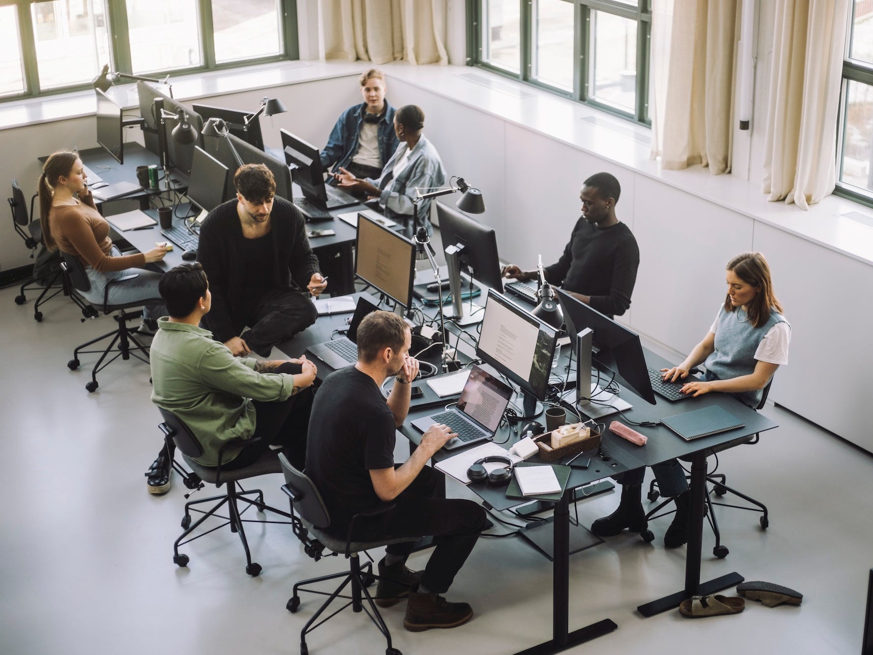 5-cara-paling-umum-yang-digunakan-orang-dalam-menggunakan-ai-di-tempat-kerja