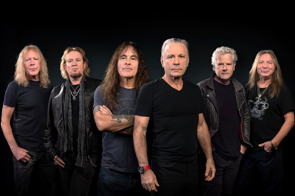 tim-cfc-genoa-berbagi-foto-jersey-sepak-bola-khas-tim-bassist-iron-maiden-steve-harris-hyping