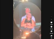 Wanita dalam video viral Coldplay ‘Kiss Cam’ memecah keheningannya selama berbulan-bulan