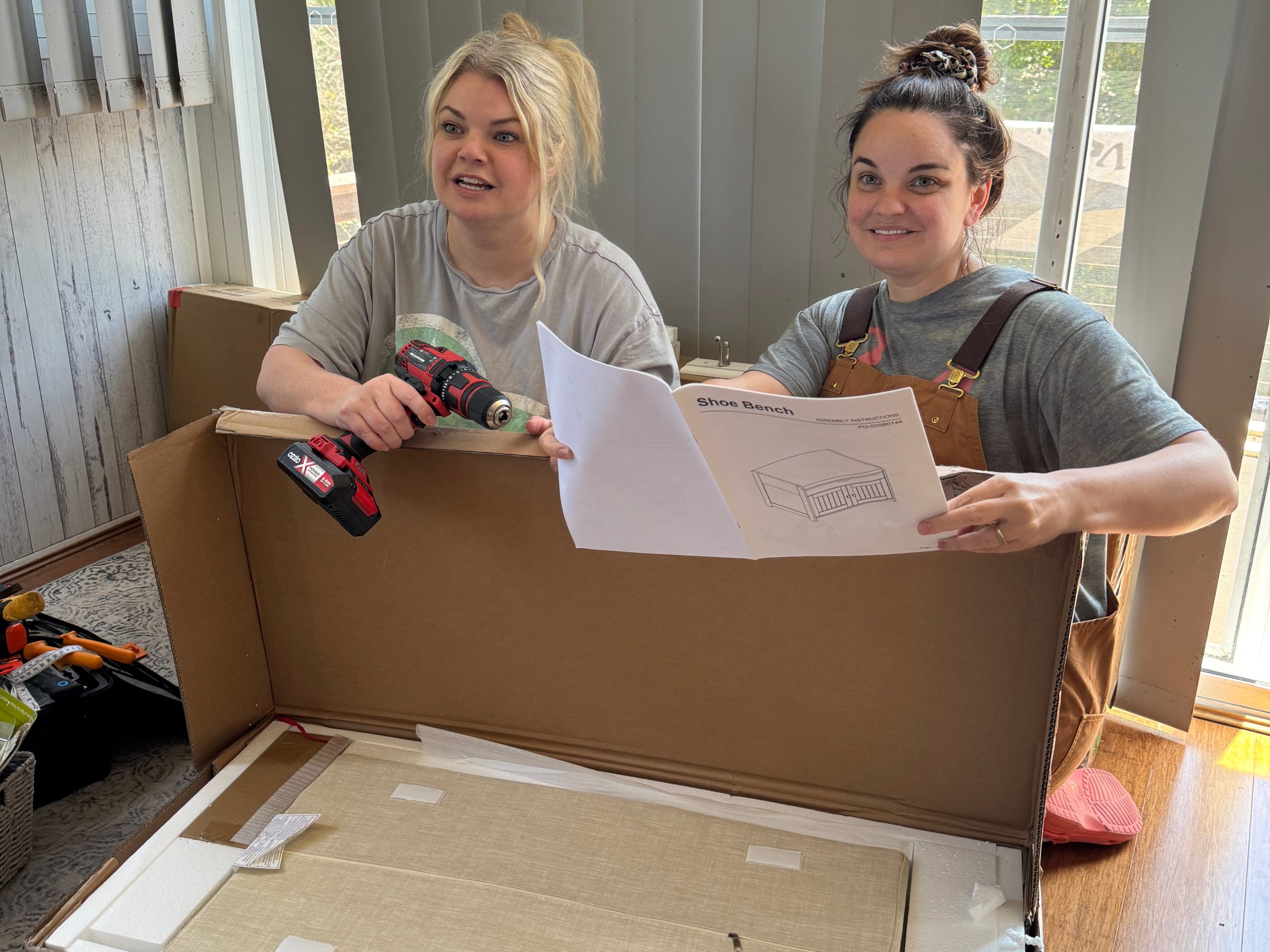 keluarga-besar-saya-memutuskan-untuk-tidak-membeli-hadiah-natal-tahun-ini-sebaliknya,-kami-semua-saling-membantu-mengerjakan-proyek-rumah.