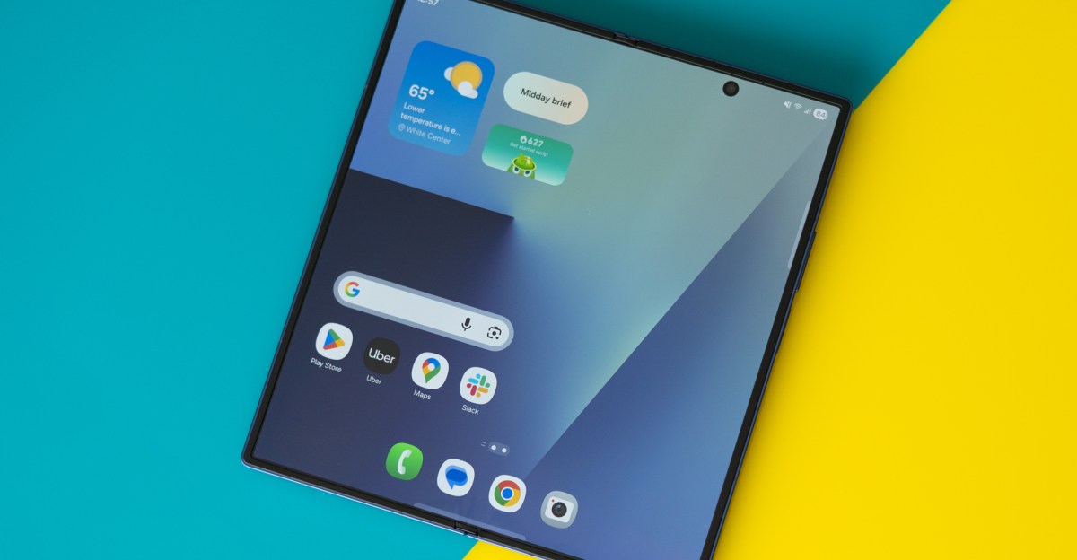 samsung-‘wide-fold’-dikabarkan-akan-menyaingi-perangkat-lipat-apple-tahun-depan