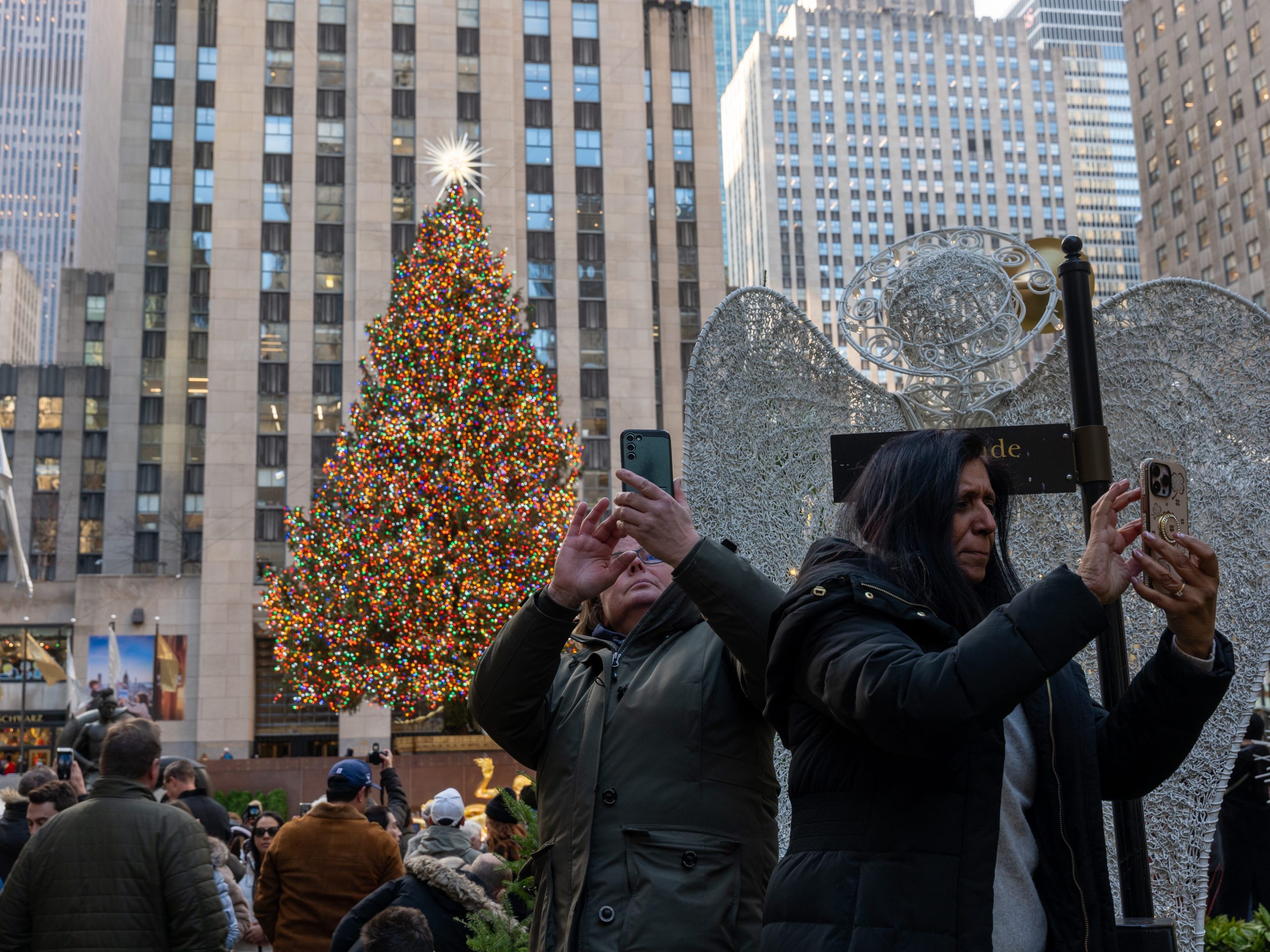 foto-foto-yang-mengecewakan-menunjukkan-betapa-ramainya-atraksi-ikonik-kota-new-york-selama-liburan