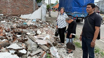 rumah-diserobot,-nenek-80-tahun-diusir-paksa-oleh-ormas-di-surabaya