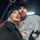taylor-swift-mendukung-travis-kelce-yang-emosional-di-pertandingan-kandang-terakhirnya-musim-ini