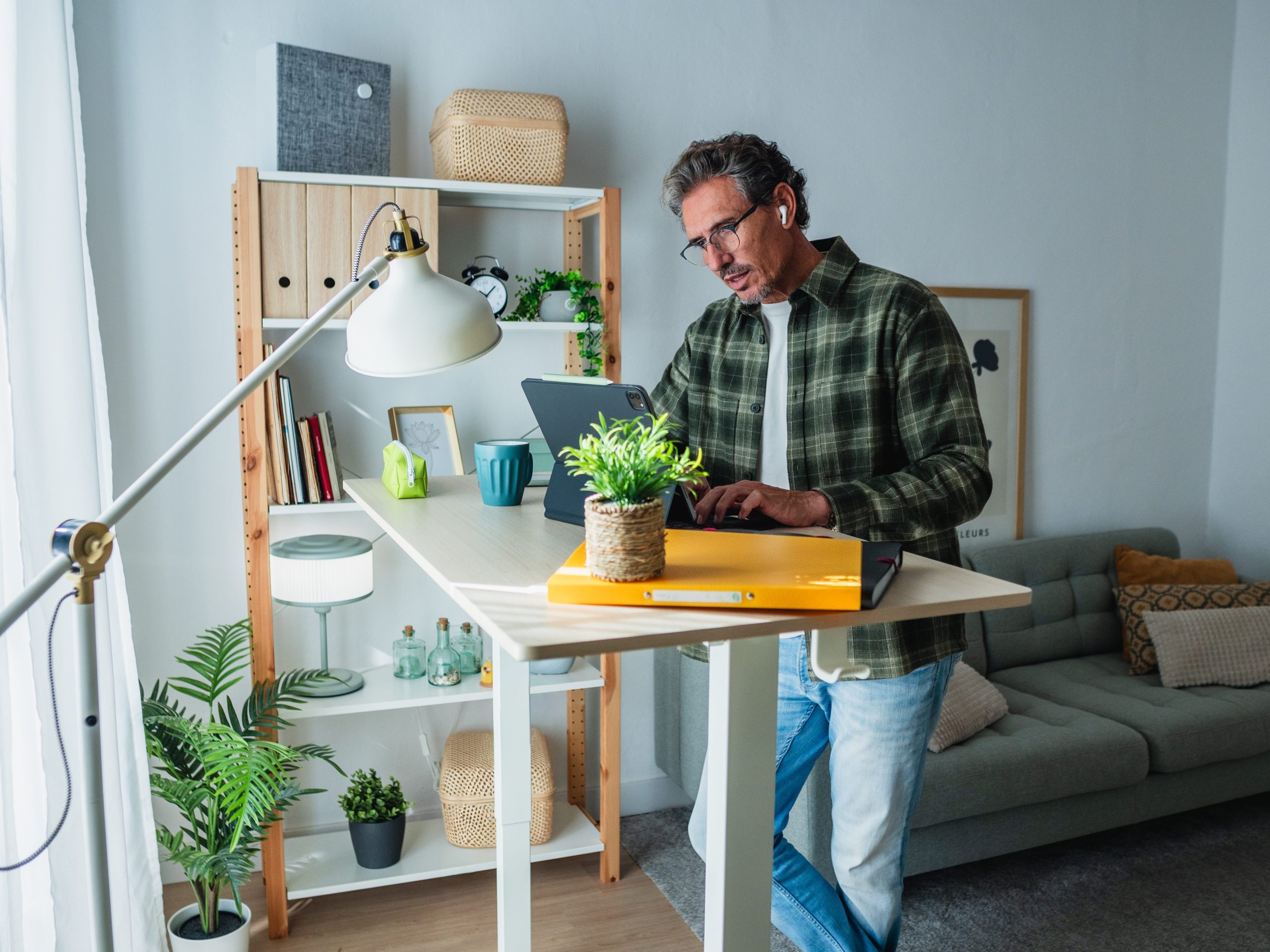 pilih-sekarang:-apakah-anda-lebih-suka-pekerjaan-tatap-muka-senilai-$240k-atau-pekerjaan-jarak-jauh-senilai-$120k?