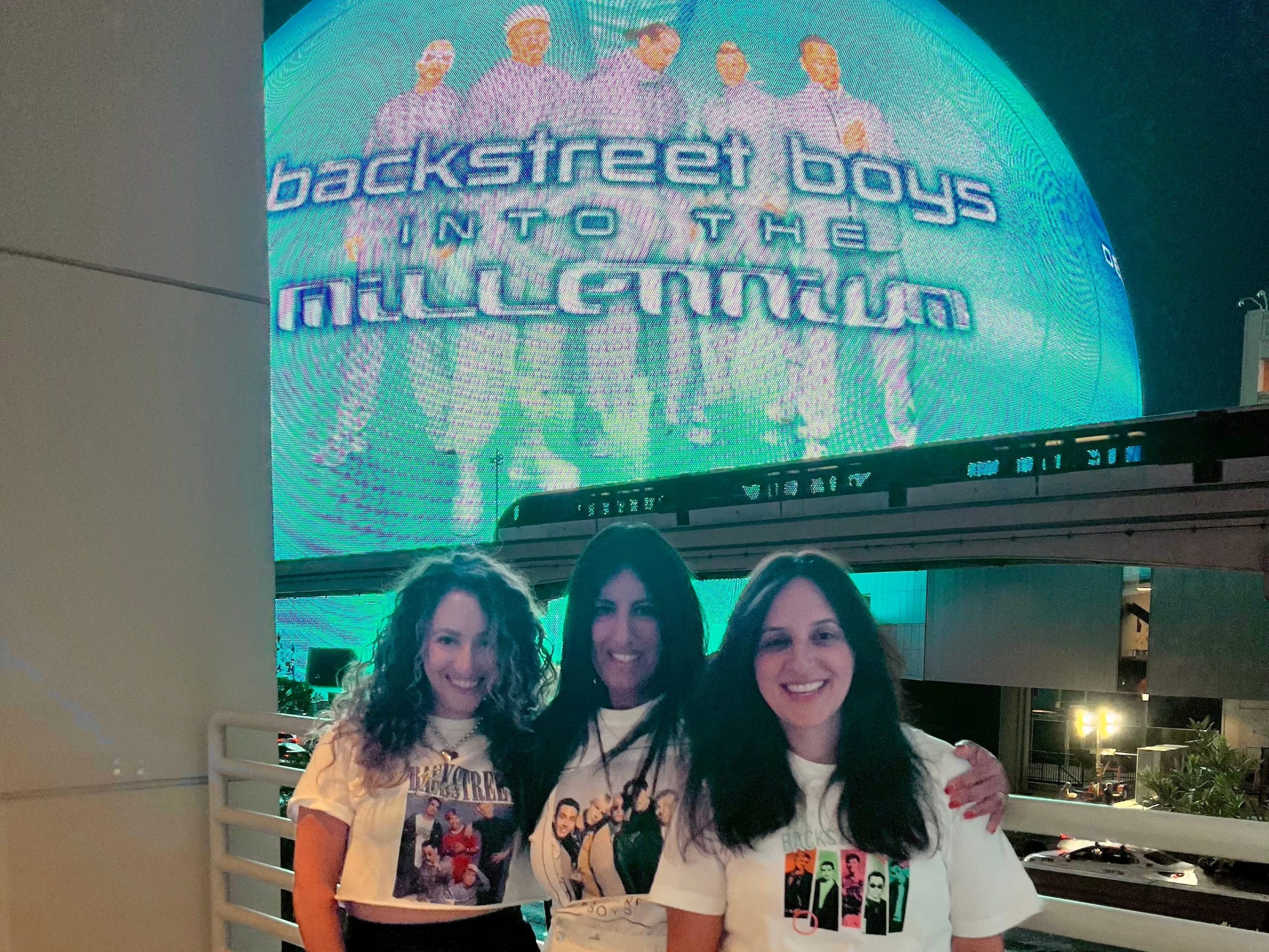 saya-meninggalkan-kehidupan-ibu-selama-48-jam-untuk-melihat-backstreet-boys-di-vegas-itu-adalah-salah-satu-keputusan-terbaik-yang-pernah-saya-buat.