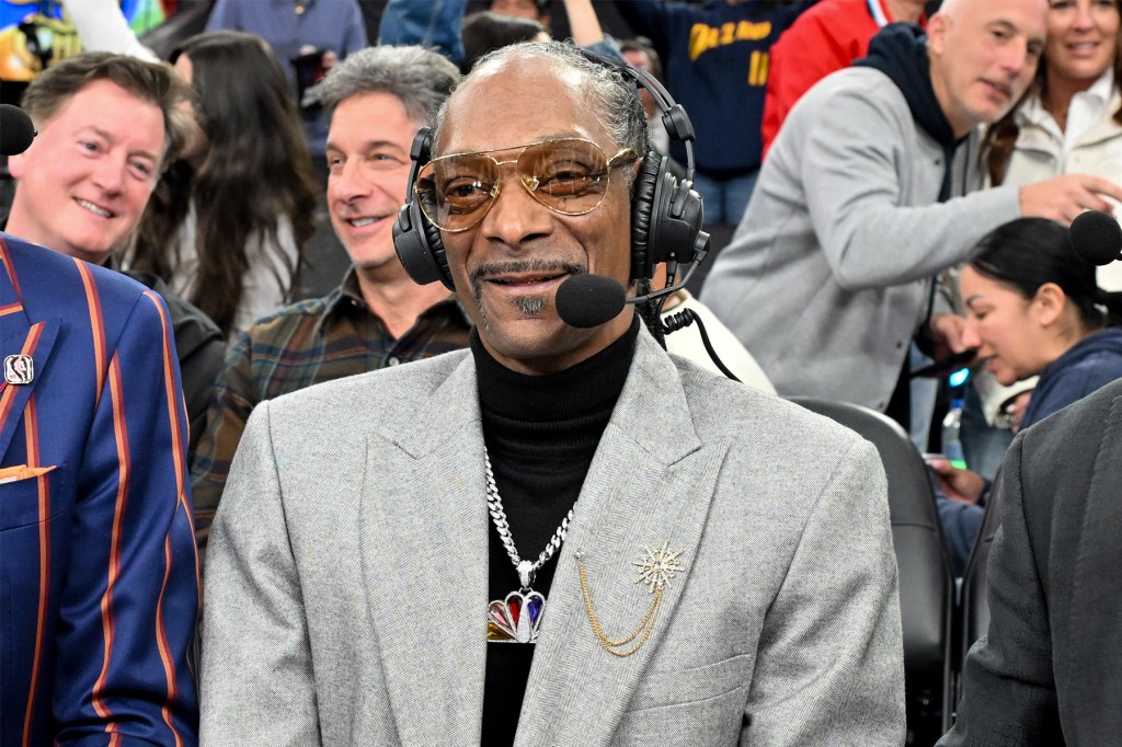 tonton-snoop-dogg-bersinar-dalam-debut-siaran-nba-dengan-game-warriors-clippers:-‘cookies-&-cream’