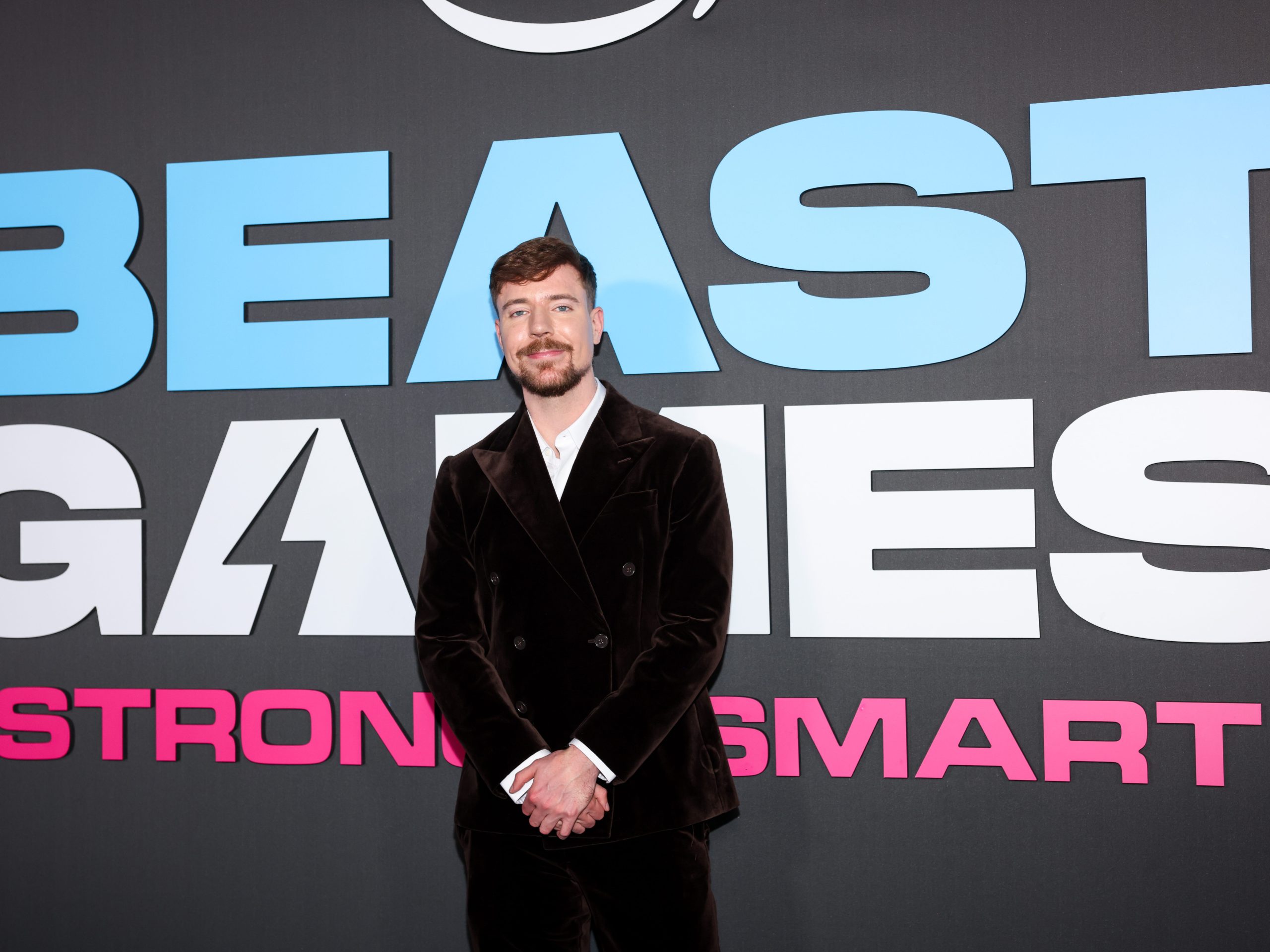 bintang-youtube-mrbeast-mengatakan-dia-menggunakan-3-pasang-airpods-sehari
