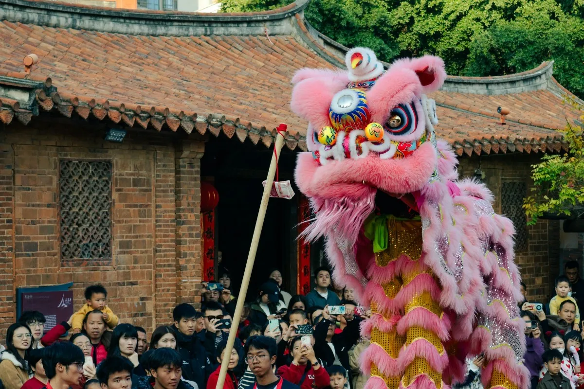 barongsai:-tarian-ikonik-imlek-yang-sarat-makna-dan-filosofi