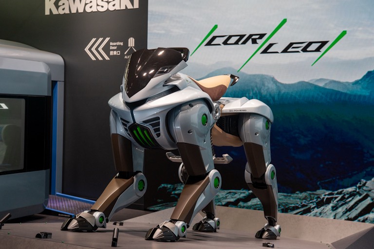 mobilitas-masa-depan!-kawasaki-pamer-robot-kuda-yang-mampu-berlari-sekencang-motor