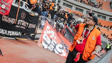 ratusan-jakmania-serbu-latihan-persija,-rizky-ridho-siap-mati-matian