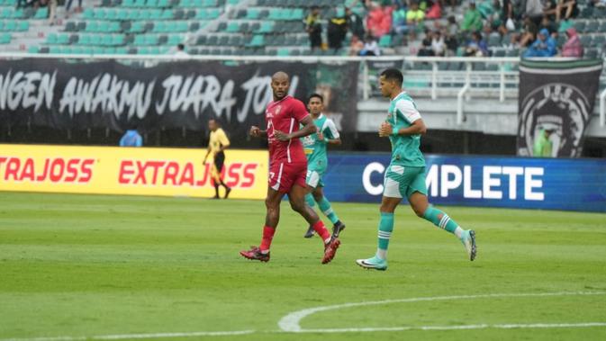bri-super-league:-kalah-di-kandang-persebaya,-rekor-11-laga-tak-terkalahkan-malut-united-terhenti