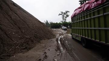 warga-donggala-terisolir-akibat-longsor,-bpbd-kirim-alat-berat