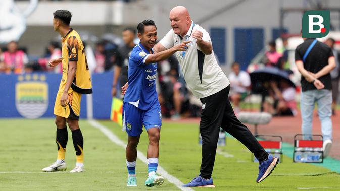 bojan-hodak-tersenyum,-persib-terbang-tinggi-setelah-tekuk-persija-di-bri-super-league