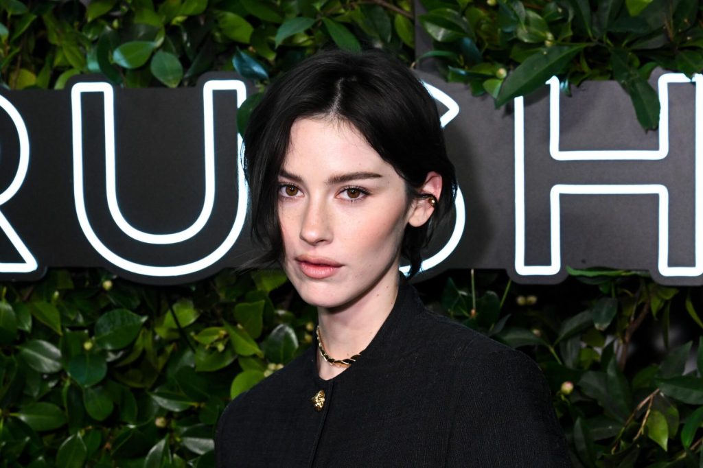 gracie-abrams-berbagi-kabar-terbaru-tentang-album-berikutnya:-‘i’m-beyond-ready’