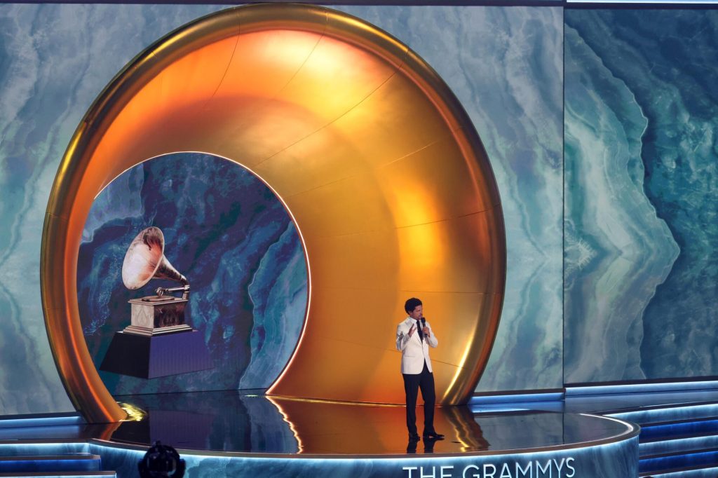 trevor-noah-menjadi-tuan-rumah-grammy-awards-2026-untuk-keenam-&-terakhir-kalinya