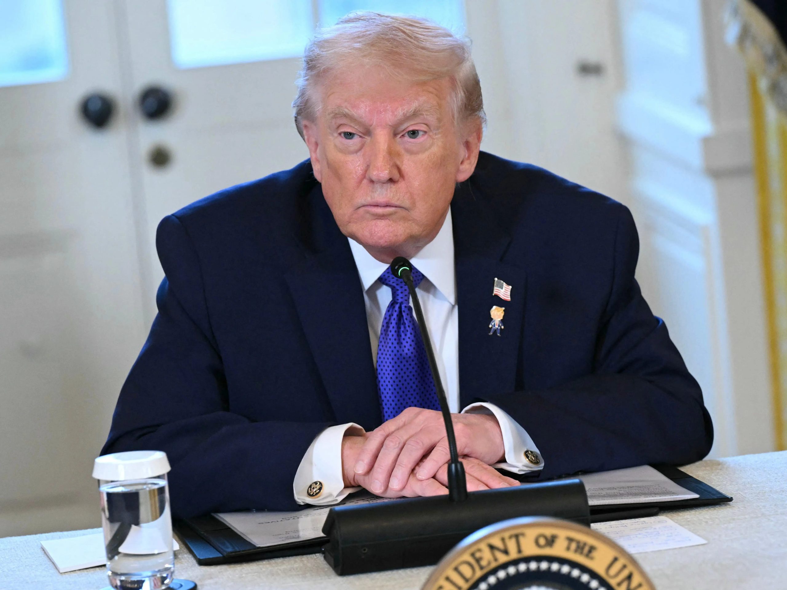 trump-mengatakan-as-akan-mengenakan-tarif-hingga-25%-terhadap-denmark-dan-negara-negara-eropa-lainnya-sampai-mereka-menyerahkan-greenland