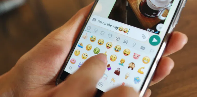 jangan-salah-kirim!-ini-arti-21-emoji-whatsapp-terpopuler-2026-yang-wajib-kamu-tahu