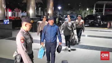 wali-kota-madiun-maidi-tiba-di-kpk-usai-terjaring-ott