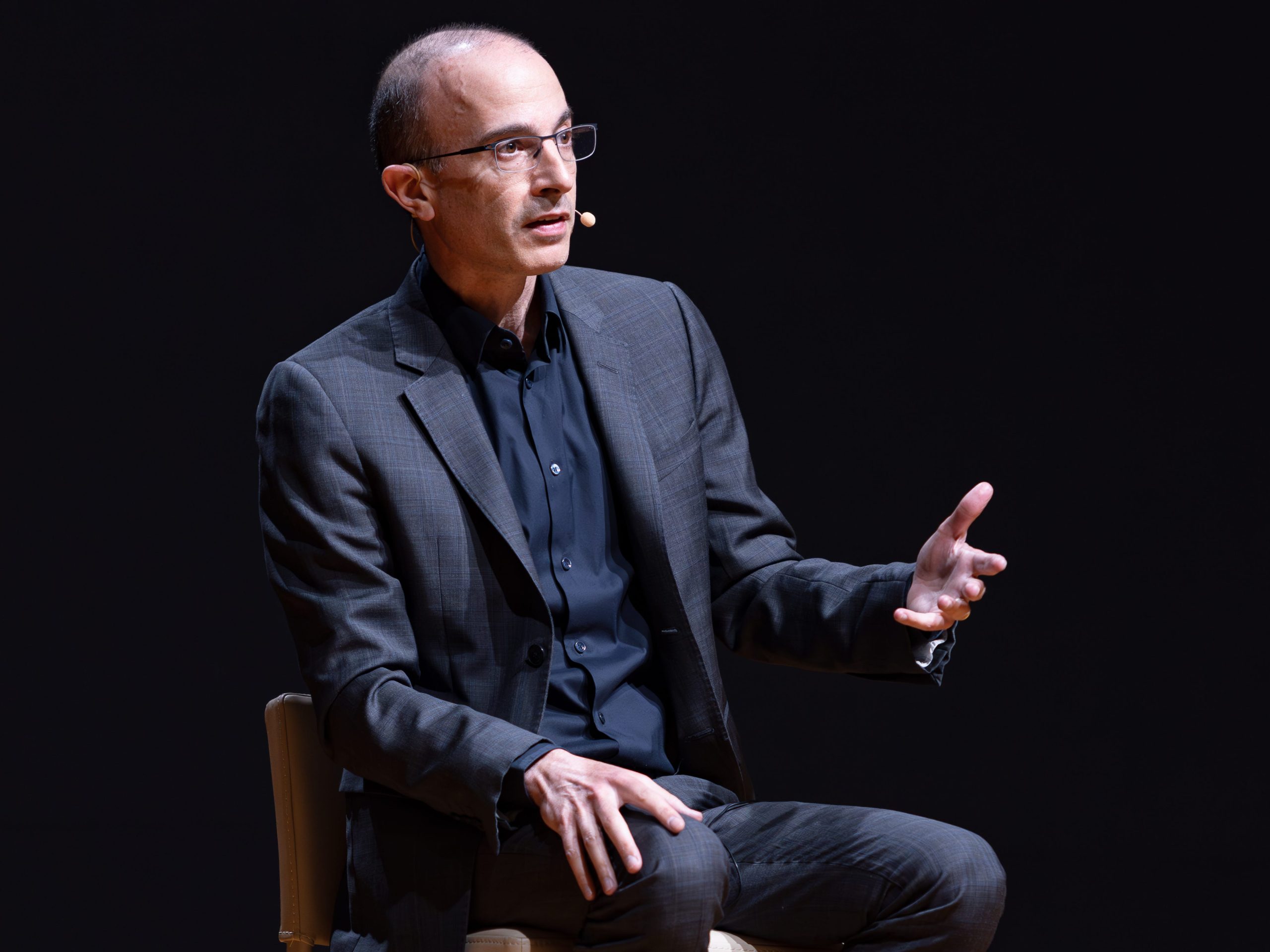 penulis-‘sapiens’-mengatakan-ai-akan-menciptakan-2-krisis-untuk-setiap-negara