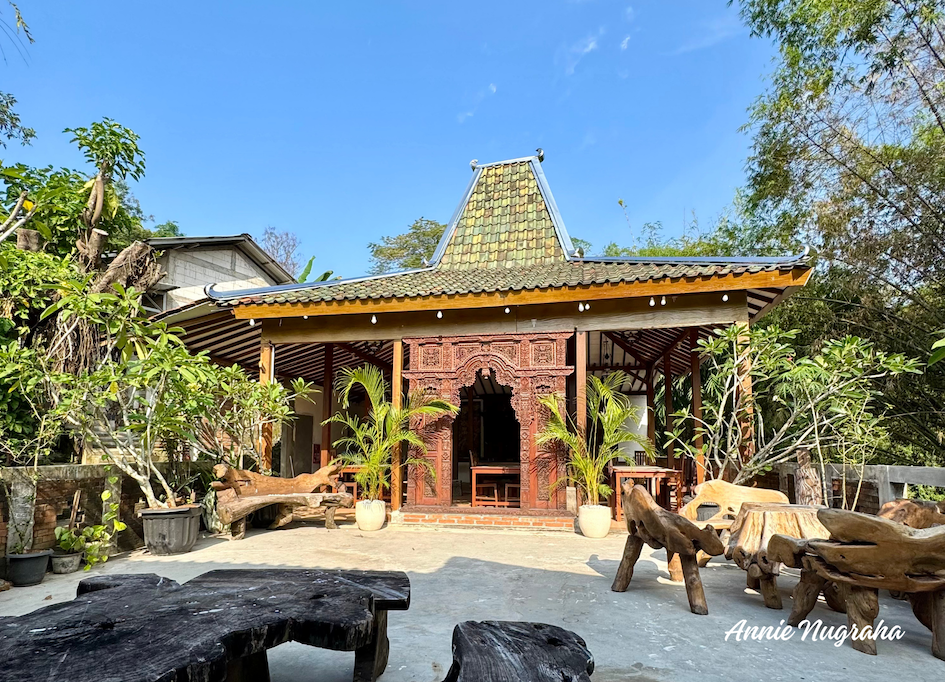 menyesap-suasana-budaya-jawa-klasik-di-kali-opak-resto,-prambanan,-yogyakarta