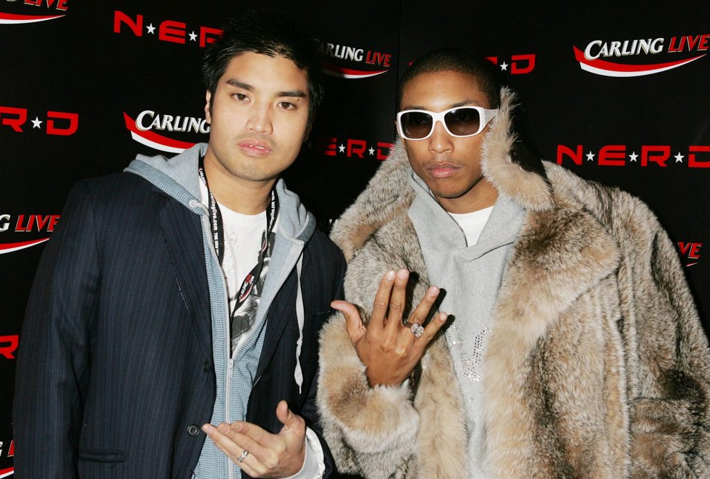 pharrell-williams-dituntut-oleh-mitra-neptunes-chad-hugo-di-tengah-perpecahan:-‘perilaku-penipuan’