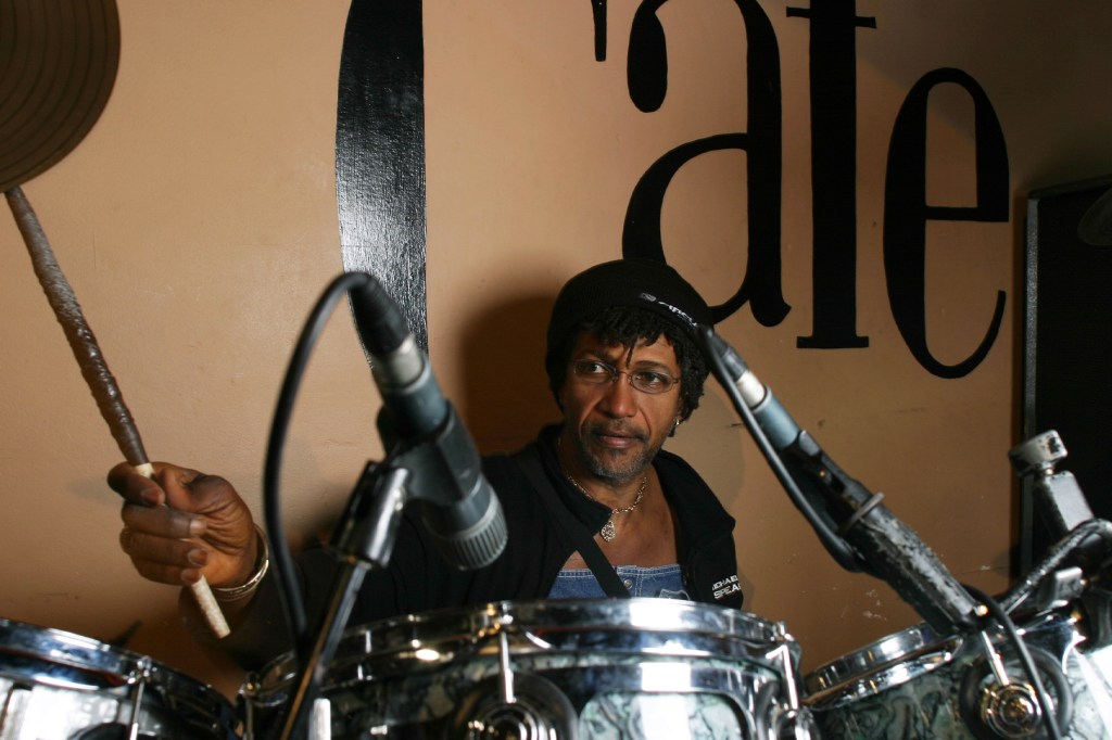 drummer/produser-reggae-legendaris-lowell-‘sly’-dunbar-meninggal-di-usia-73-tahun