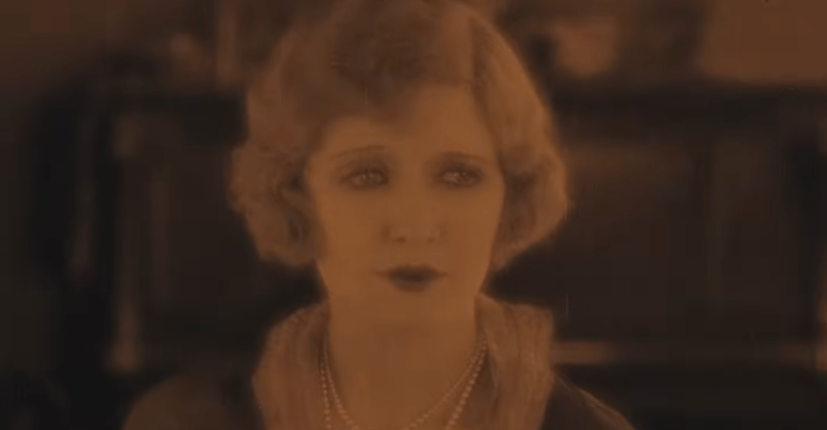 tattle-tv-telah-mengubah-film-klasik-hitchcock-menjadi-‘mikrodrama’-video-vertikal