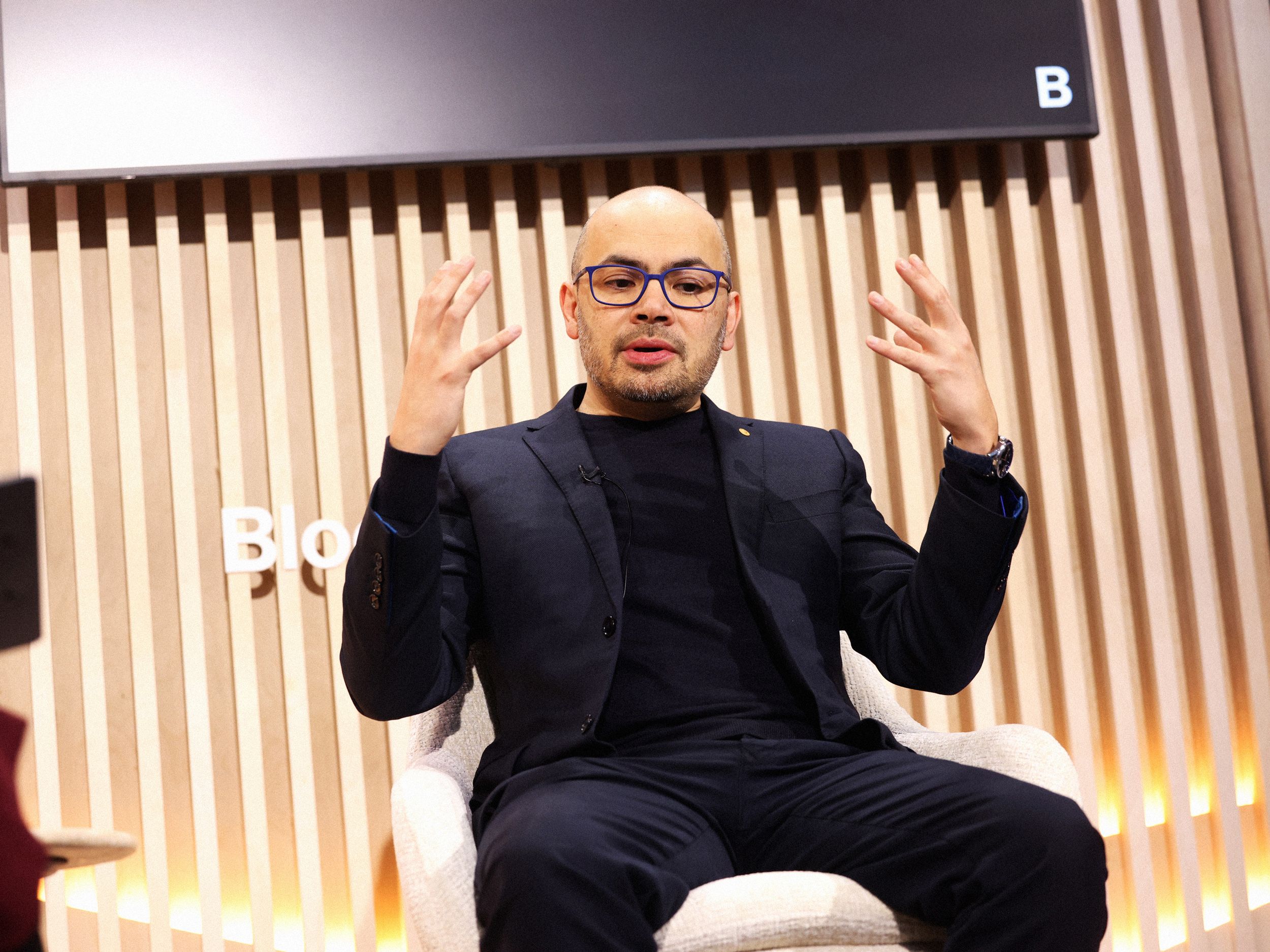 staf-google-deepmind-meminta-para-pemimpin-untuk-menjaga-mereka-‘aman-secara-fisik’-dari-ice