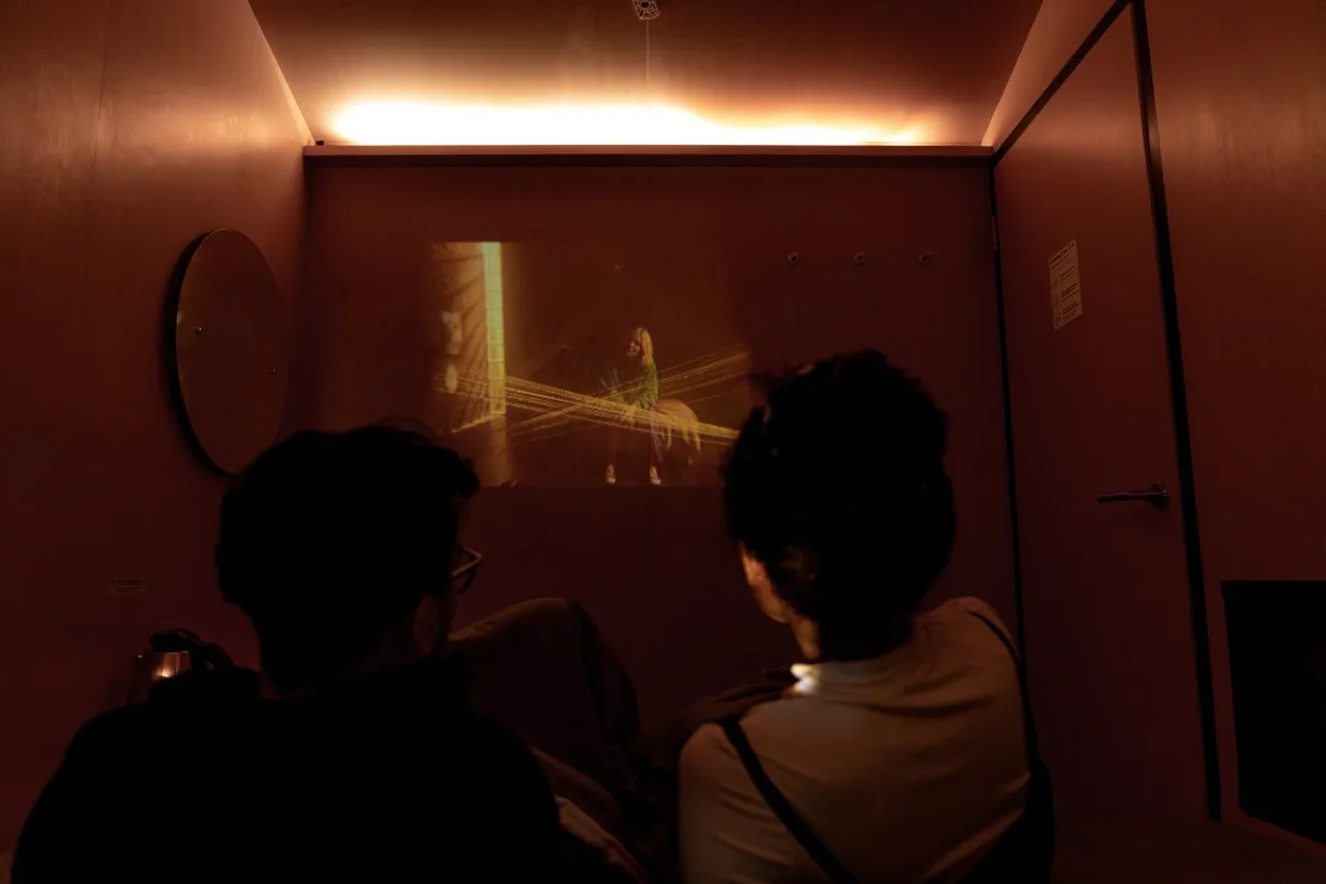 rekomendasi-film-dan-series-netflix-seru-yang-lagi-trending-&-wajib-ditonton