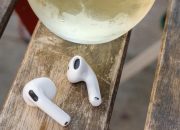 AirPods 4 peredam bising Apple memiliki salah satu harga terbaik hingga saat ini